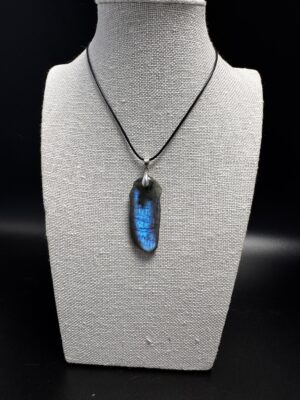 Labradorite brute et polie